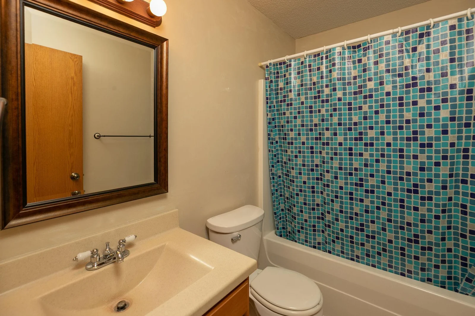 22-web-or-mls-22-Bathroom.jpg