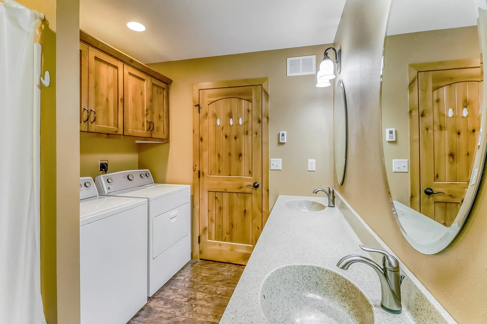 Bathroom1_Laundry1_2.jpg