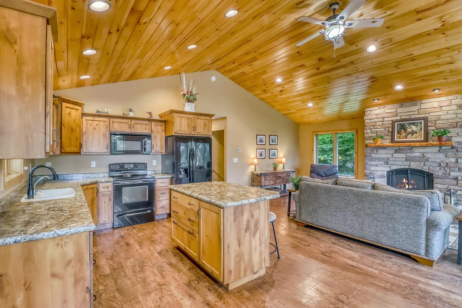 Kitchen1_6.jpg