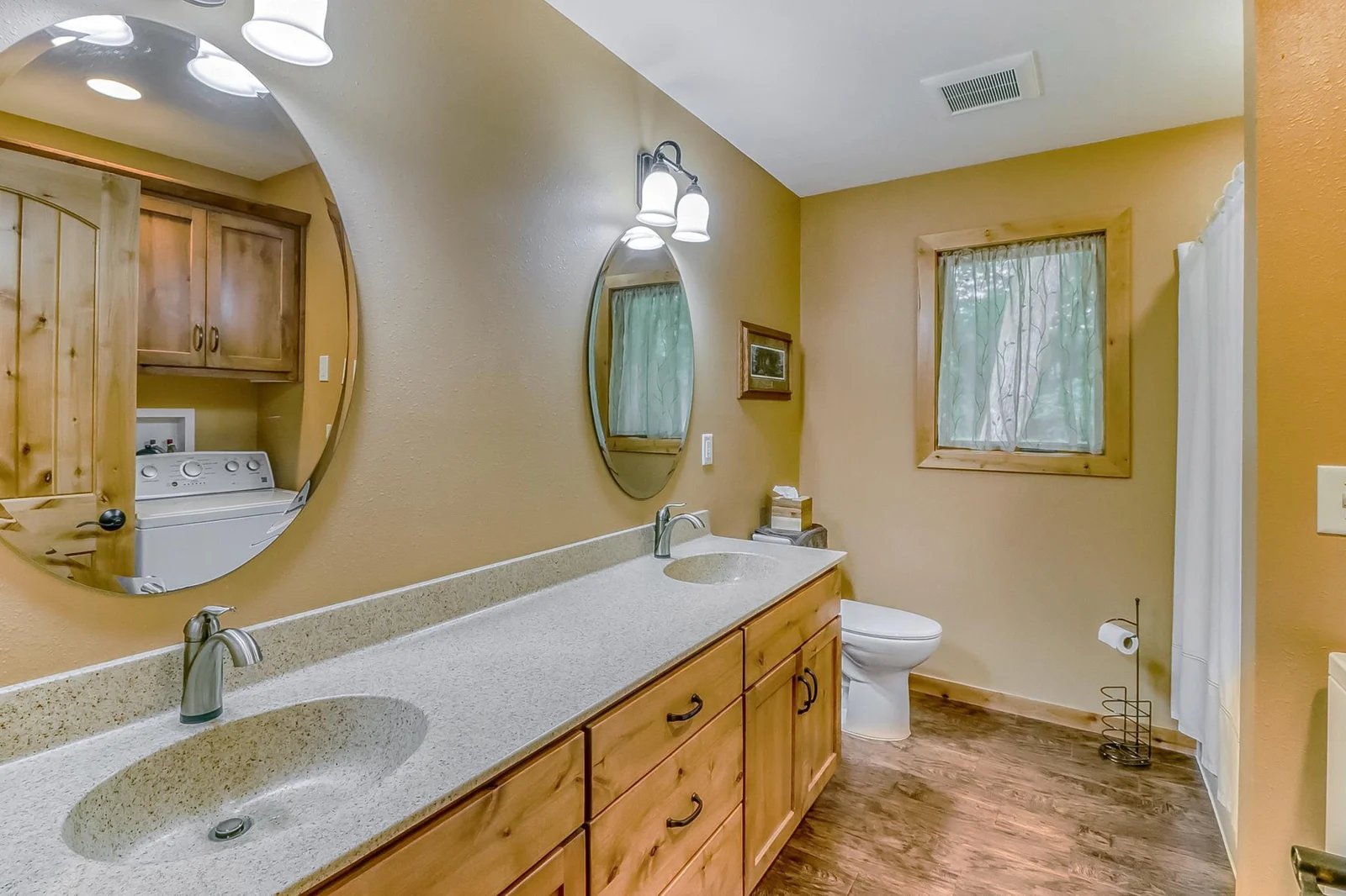 Bathroom1_1.jpg
