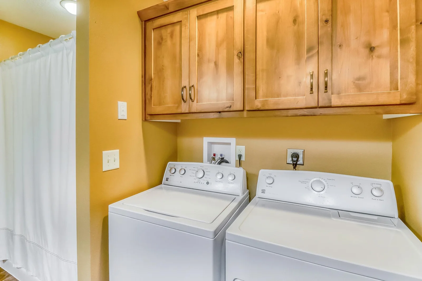 Bathroom1_Laundry1_1.jpg