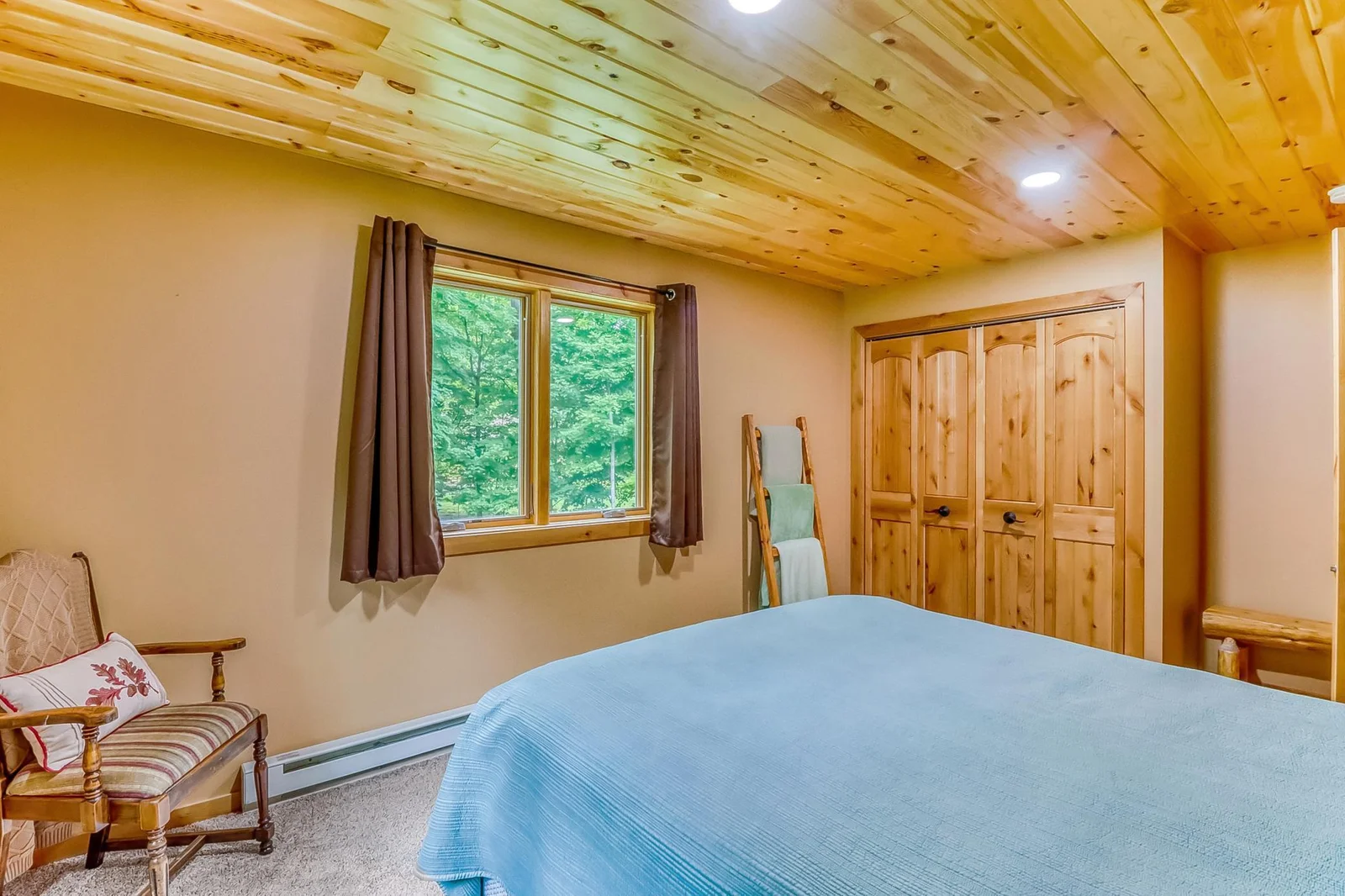 Basement Bedroom1_2.jpg
