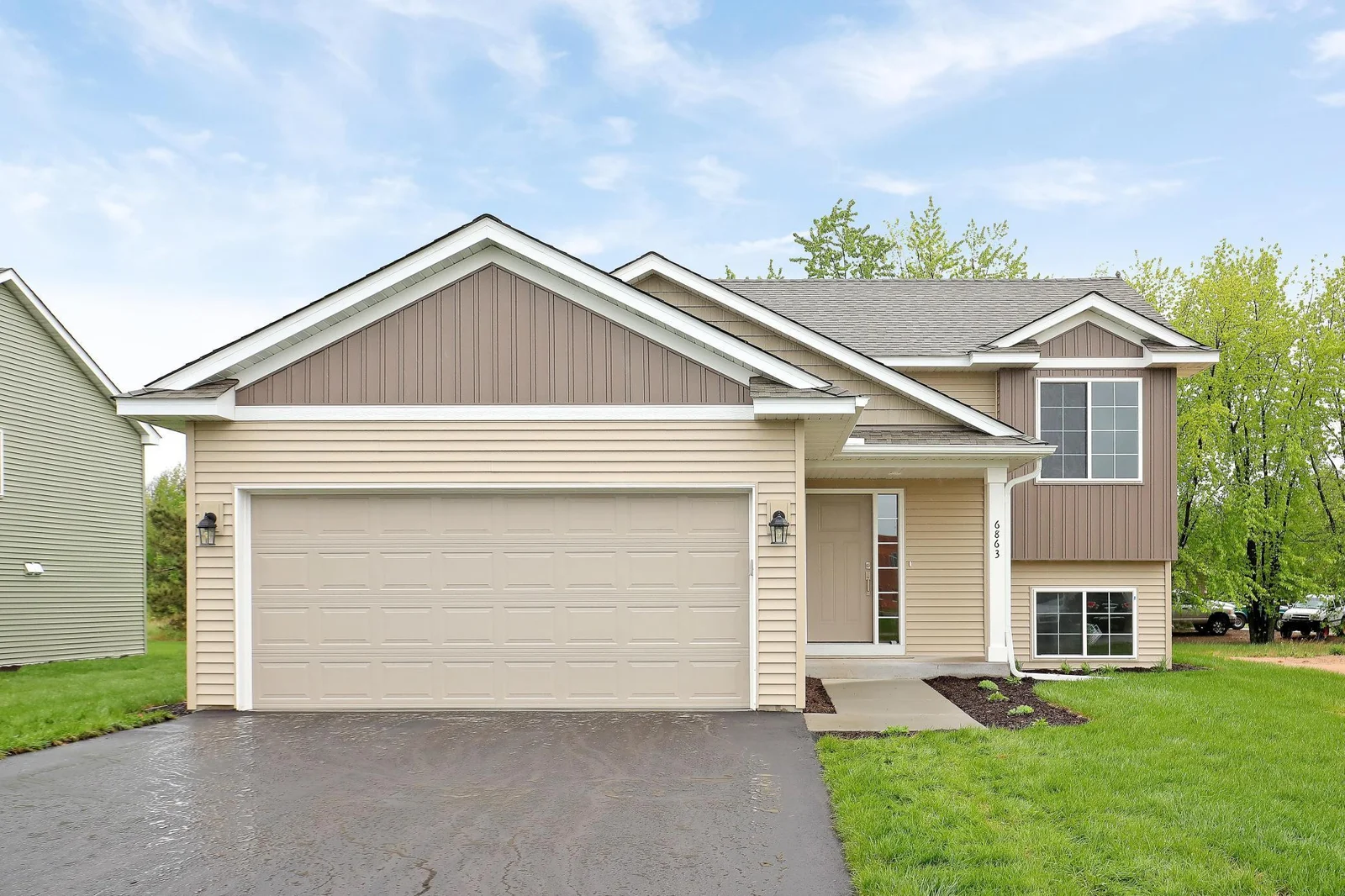 37554 Greenwich Court, North Branch
