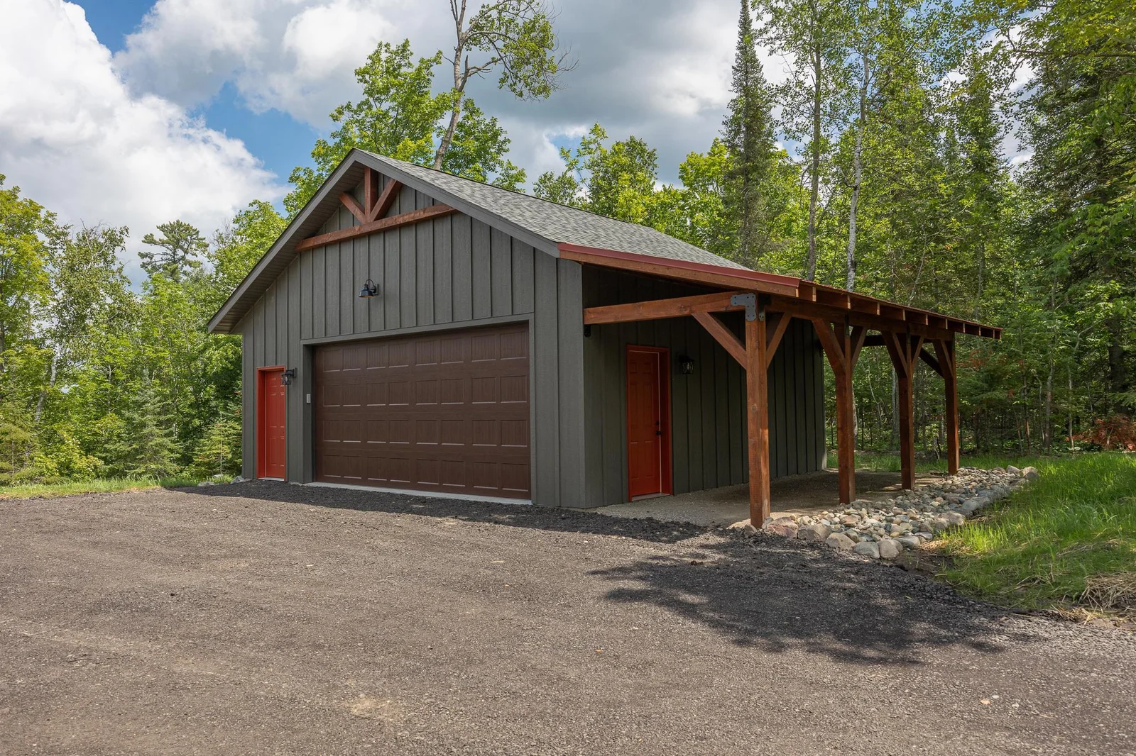 Great detached garage