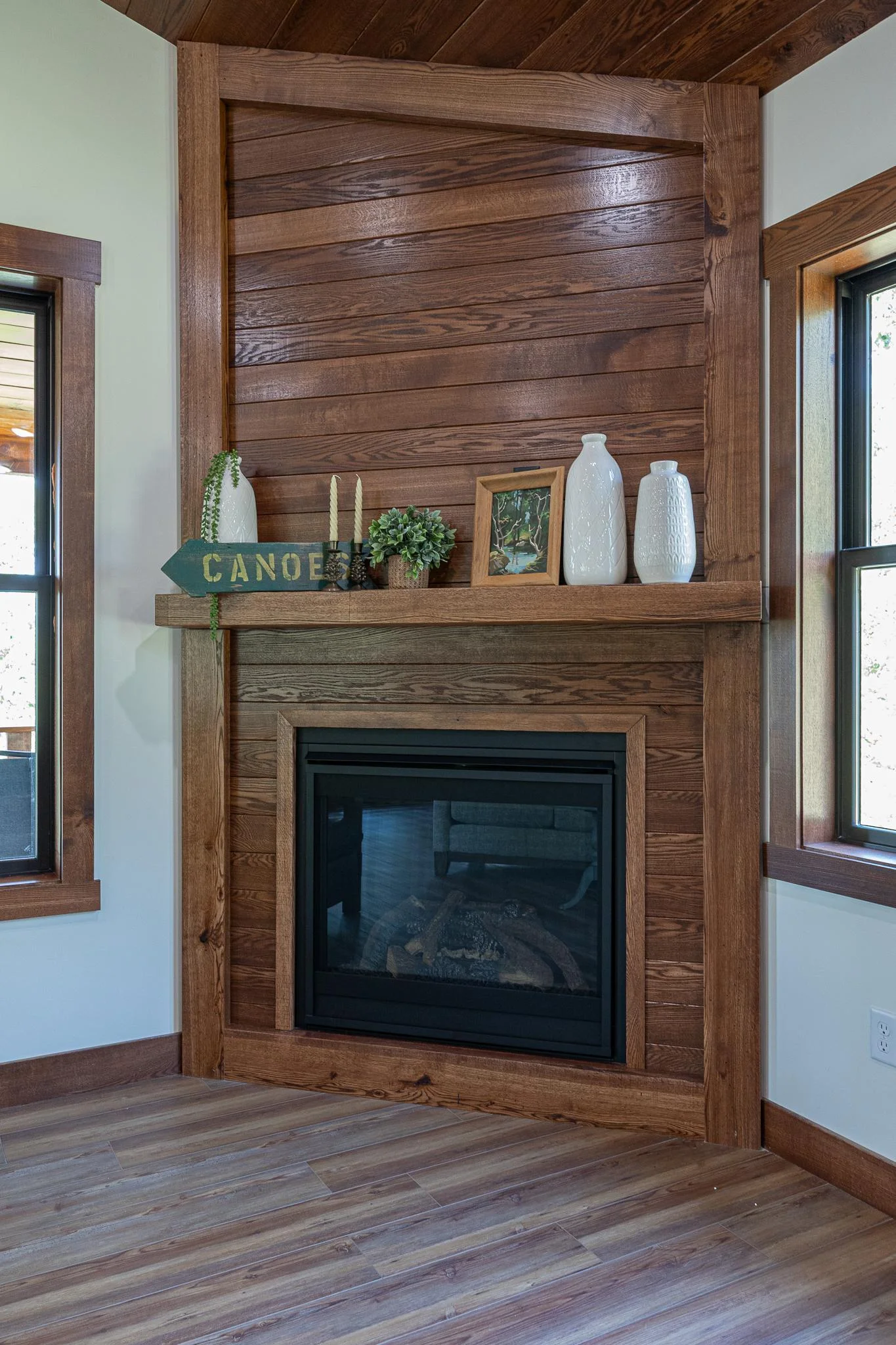 Gas burning fireplace