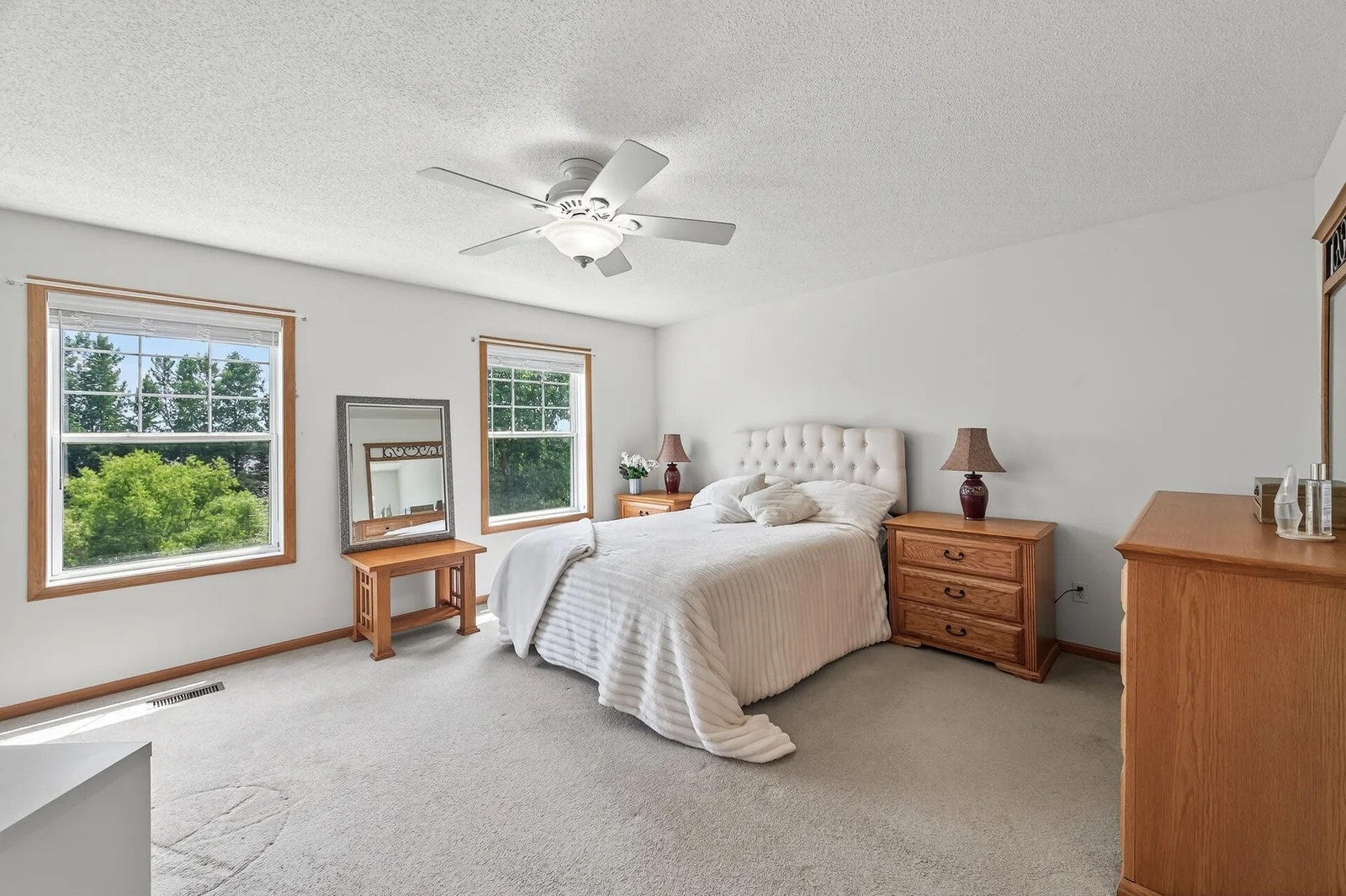 Huge primary with lake and pond views