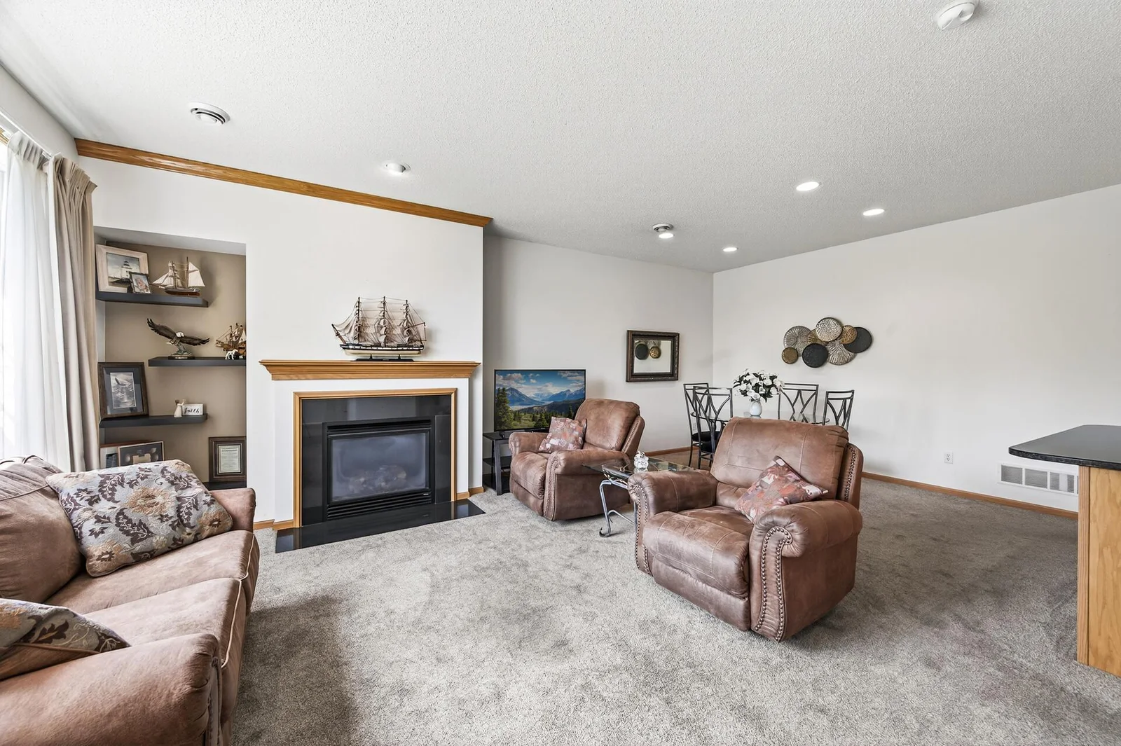 Bright and light living room and dining room when you walk in. Gather around the fireplace on cool nights