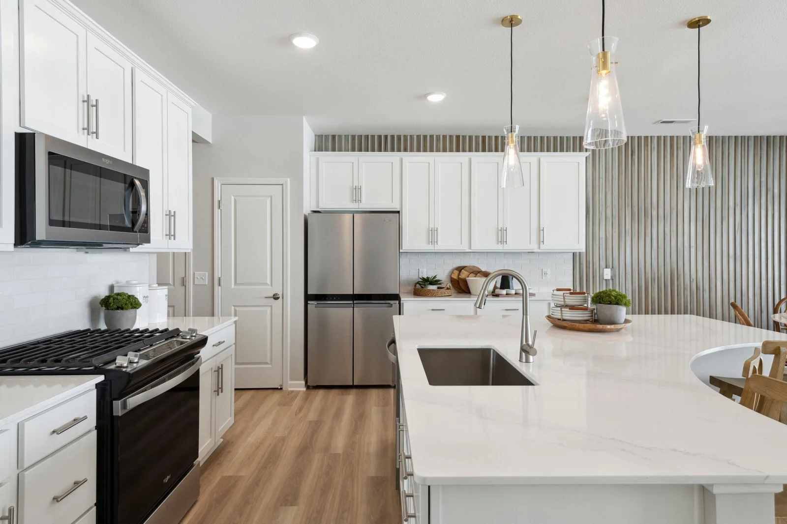 Model Home: 4806 Airlake Drive_002.jpg