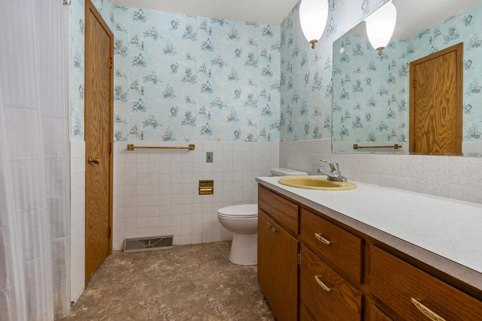 Upstairs Bed & Bath -5.jpg