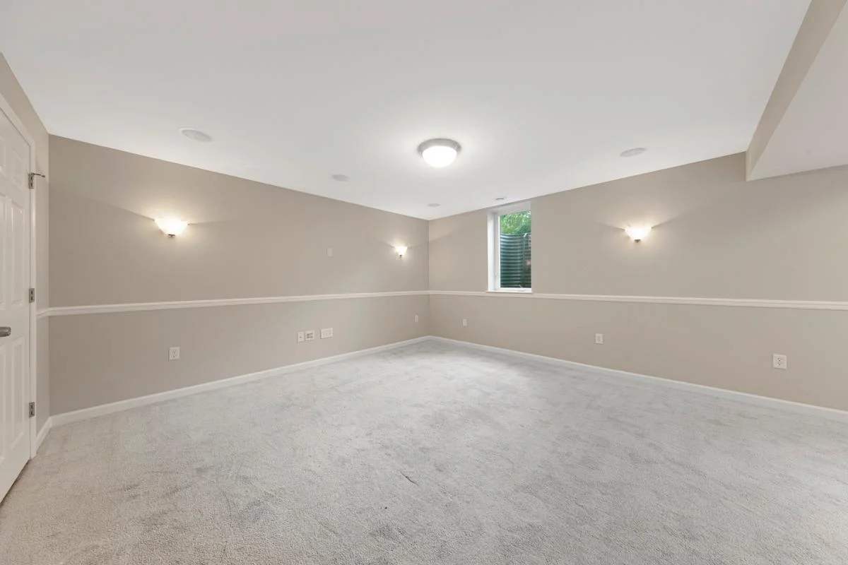 34 Family room_lower.jpg