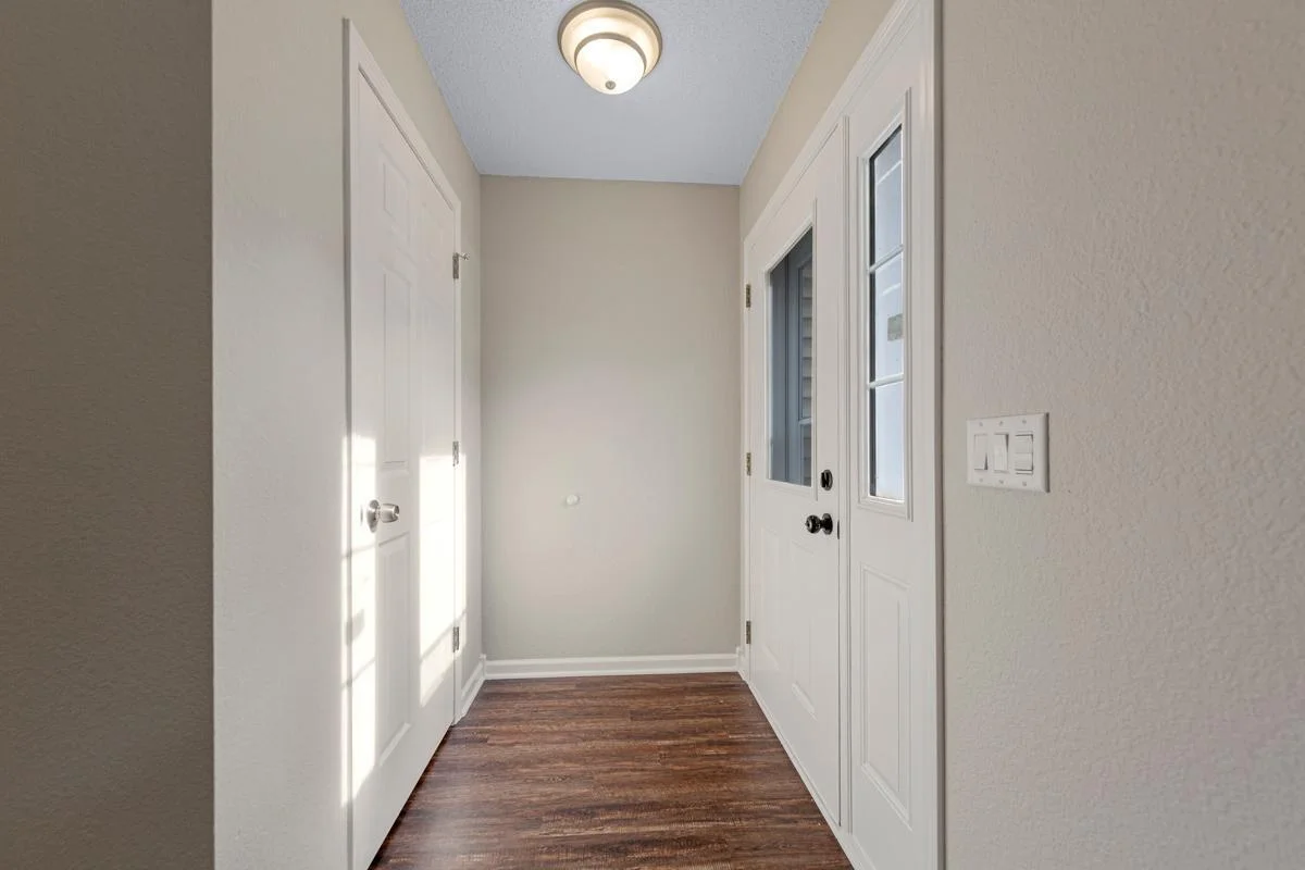 7 Entry_foyer.jpg