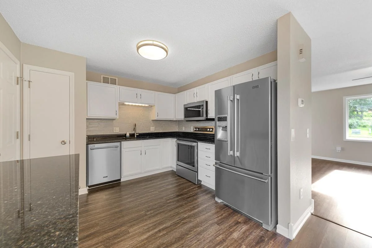 17 Kitchen.jpg