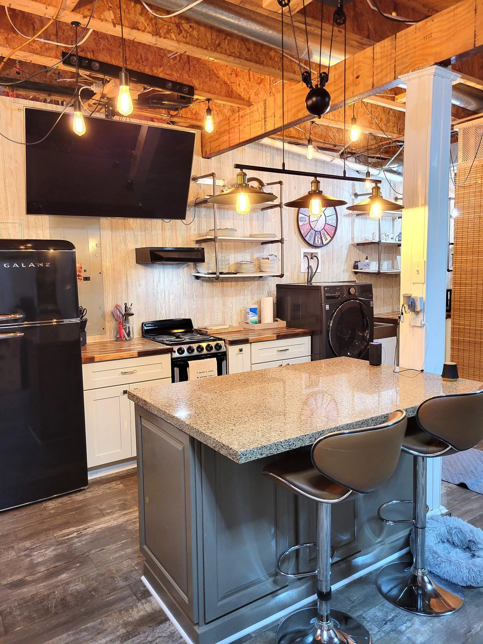 LL kitchen in bonus room