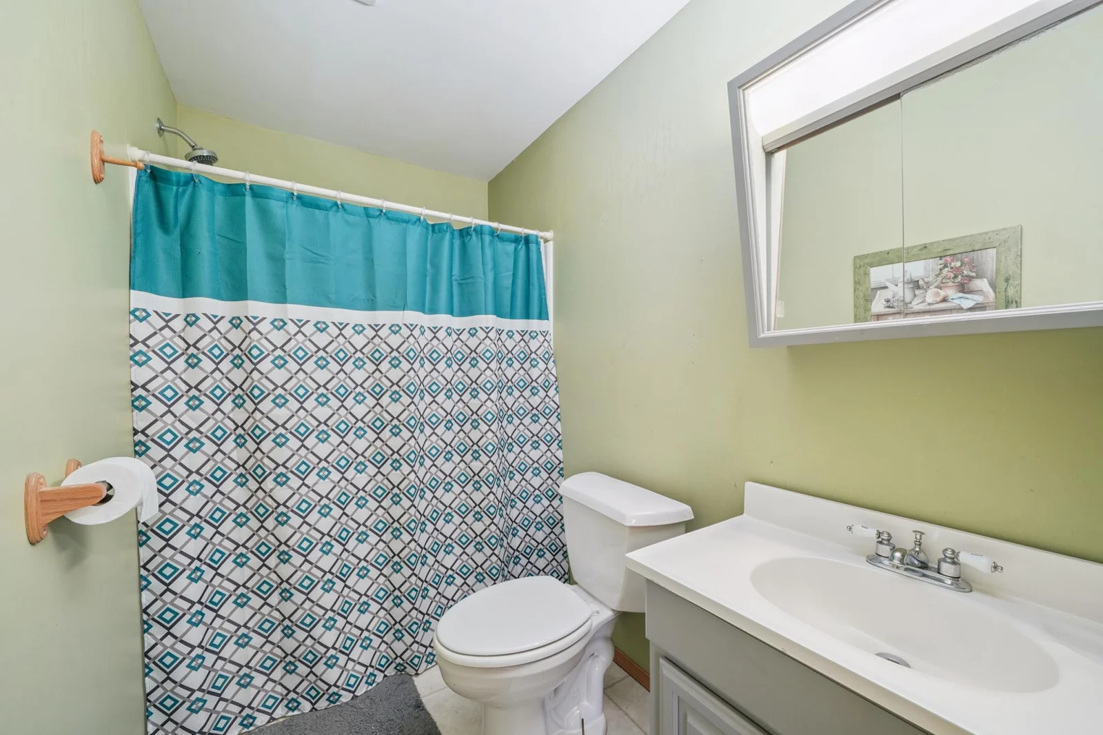 Full bathroom on the main floor.