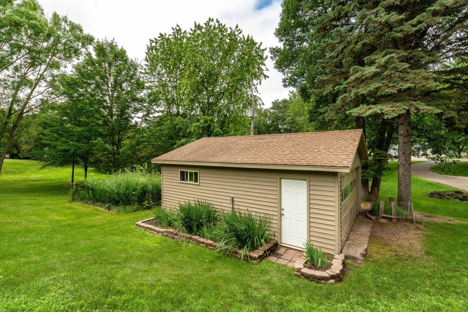 DETACHED GARAGE