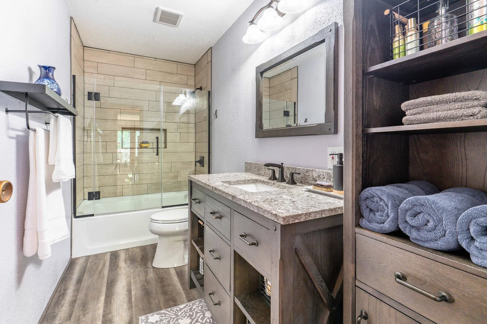 MAIN FLOOR FULL BATH
