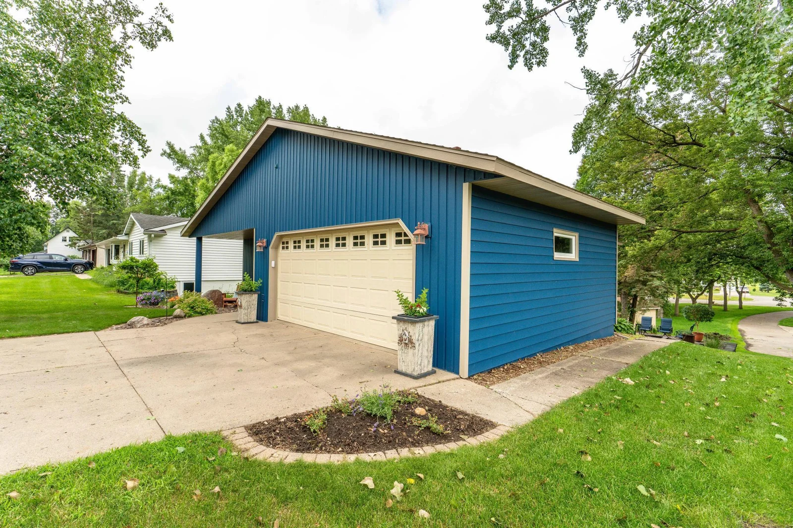 2 STALL GARAGE