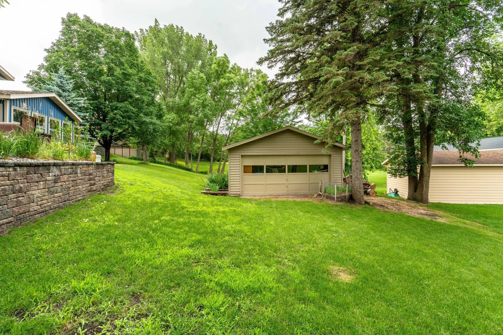 DETACHED GARAGE