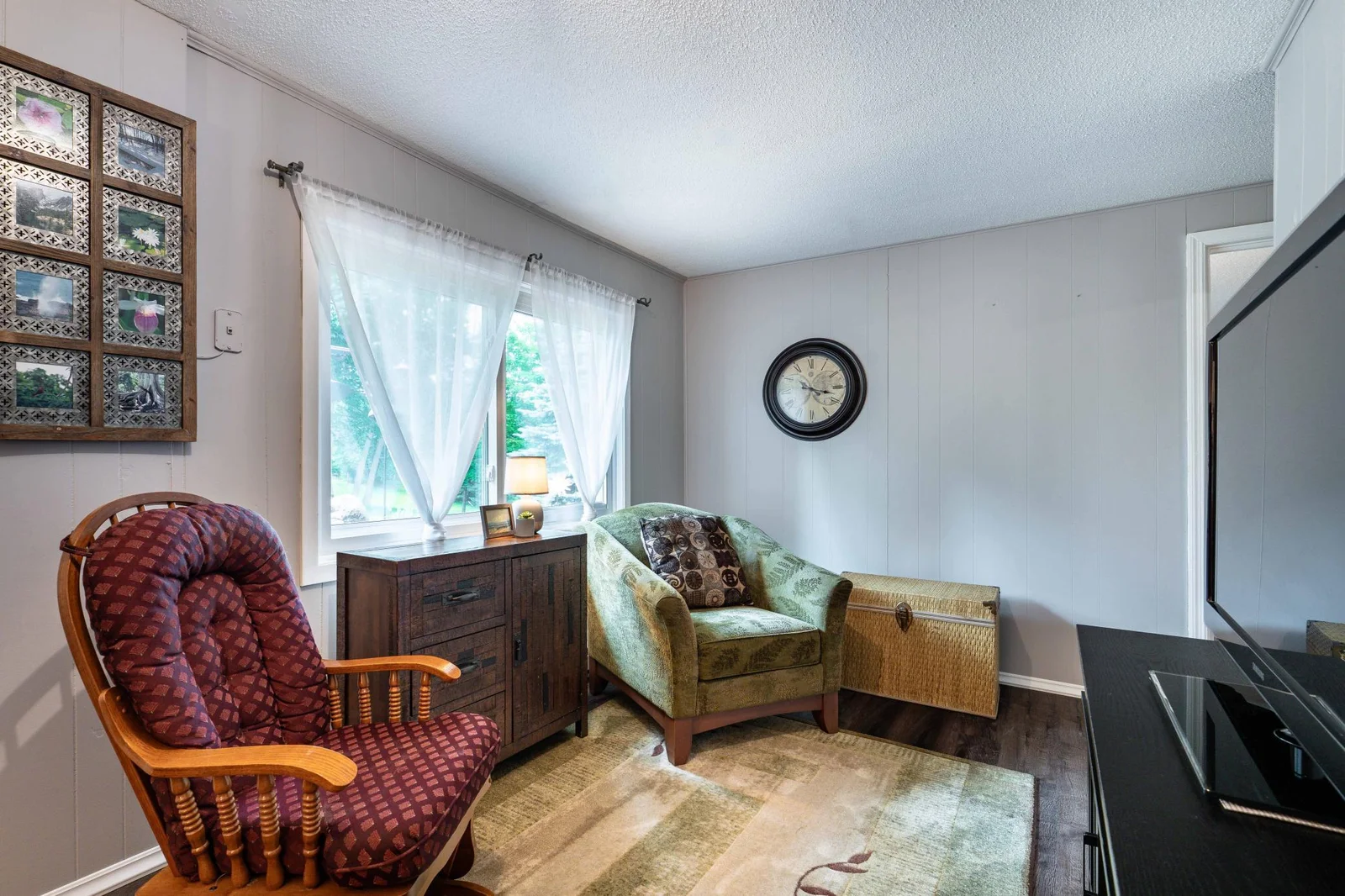 LOWER LEVEL LIVING ROOM