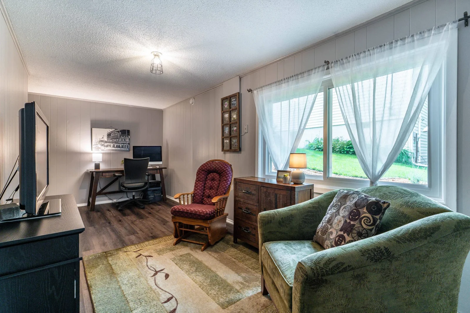 LOWER LEVEL LIVING ROOM/OFFICE