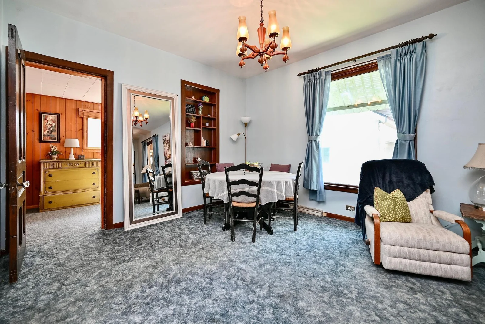 6 Dining Area.jpg