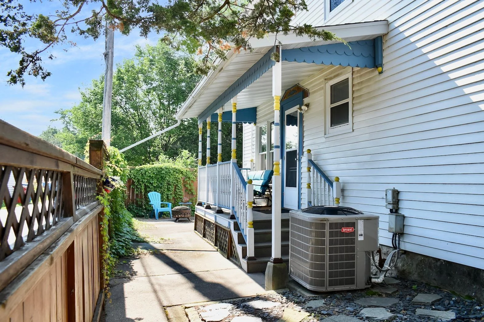 25 Side Porch I.jpg
