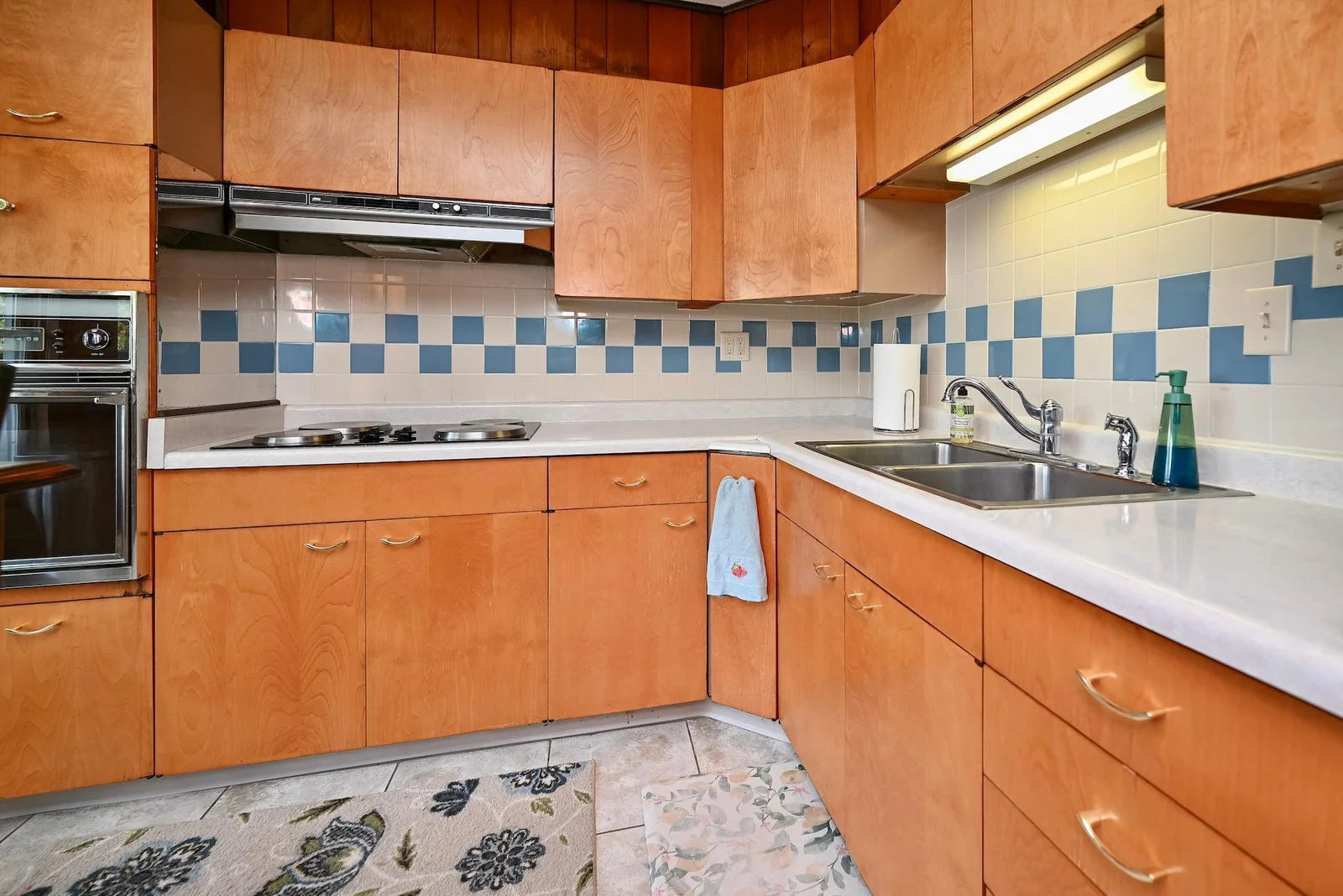 8 Kitchen II.jpg