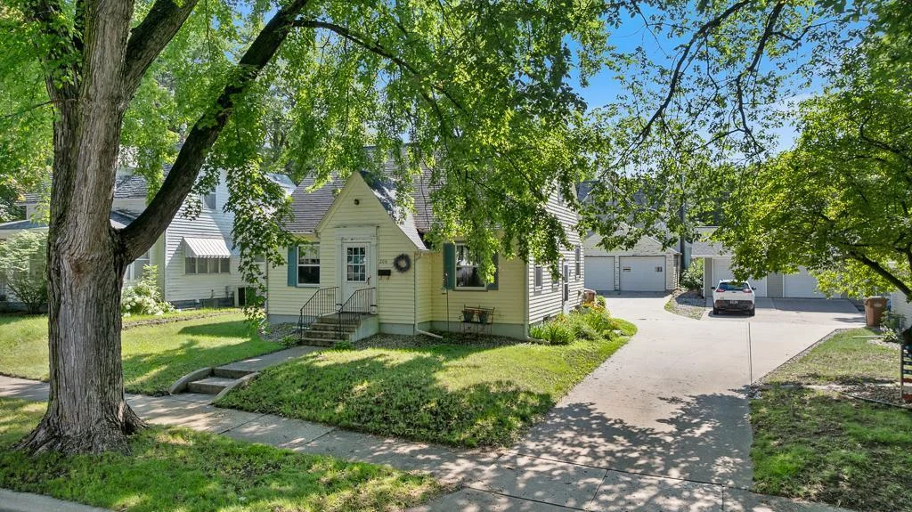This charming 2 bedroom, 2 bathroom home is a great opportunity for a first time home buyer, downsizer, or investment opportunity!