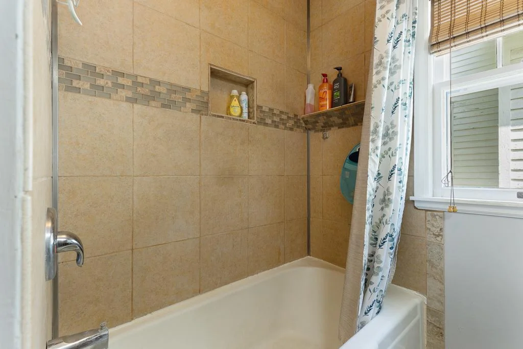 Tile surround bathtub and shower