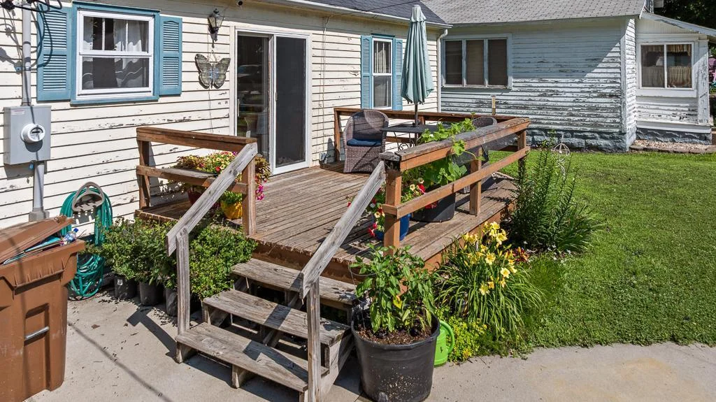 The deck is ready to be refinished to your preference - a nice updated stain or paint will really make this area pop.