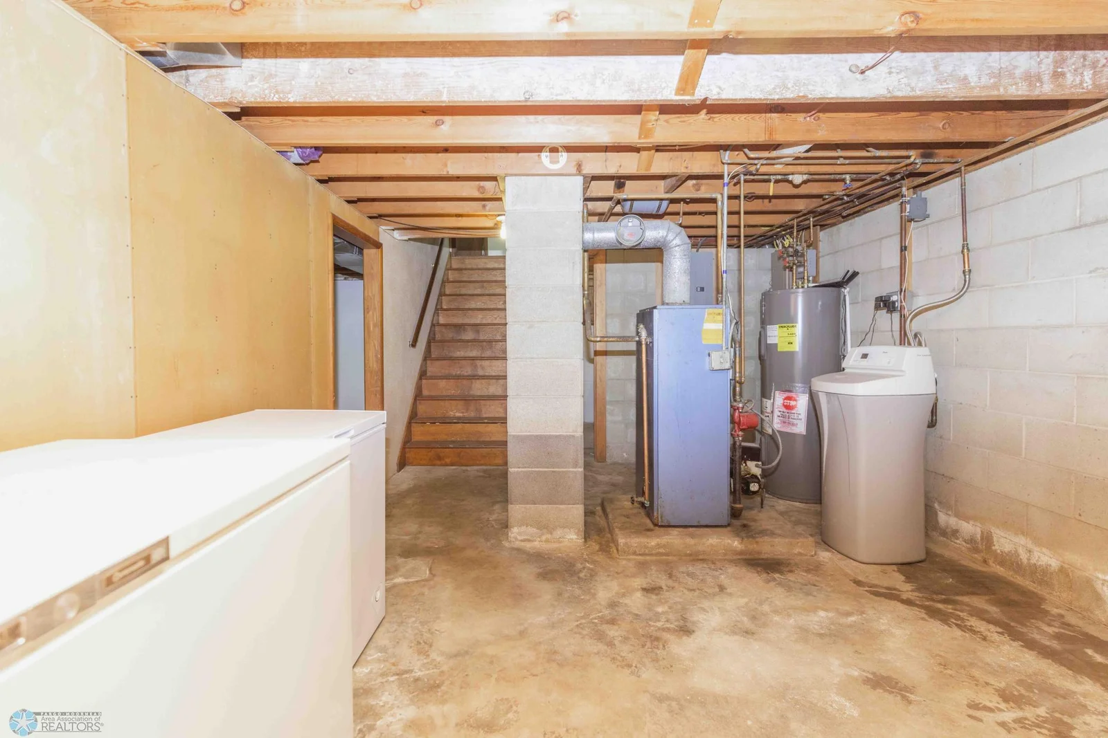 7-8-2025 402 5th St NE Barnesville-38.jpg