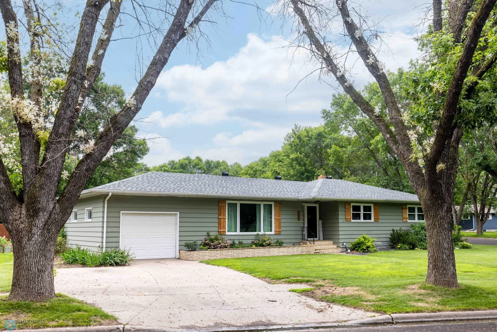 7-8-2025 402 5th St NE Barnesville-1.jpg