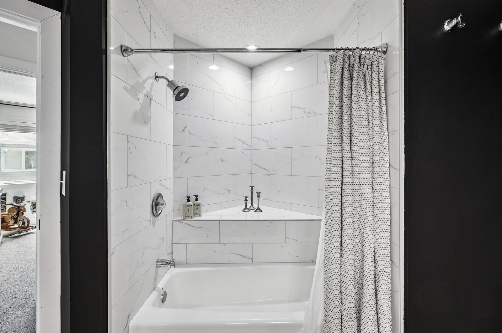 21_1575_Wayzata21_mls.jpg
