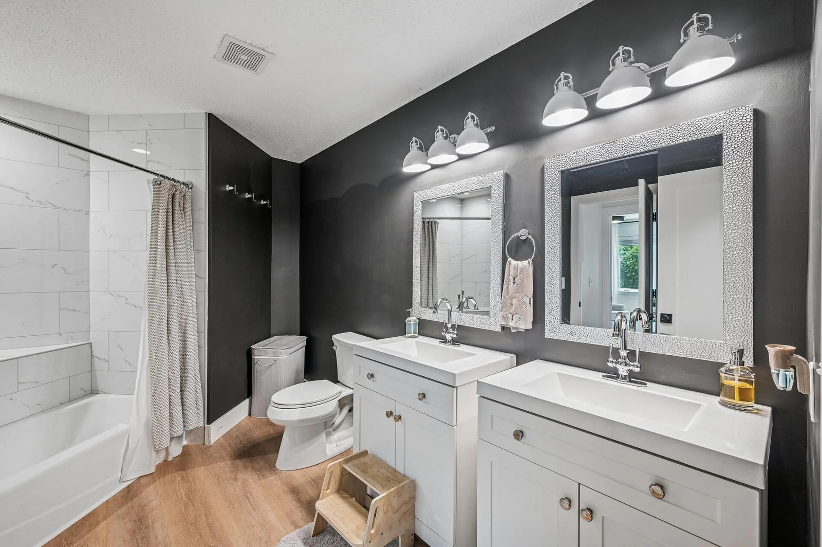 20_1575_Wayzata20_mls.jpg