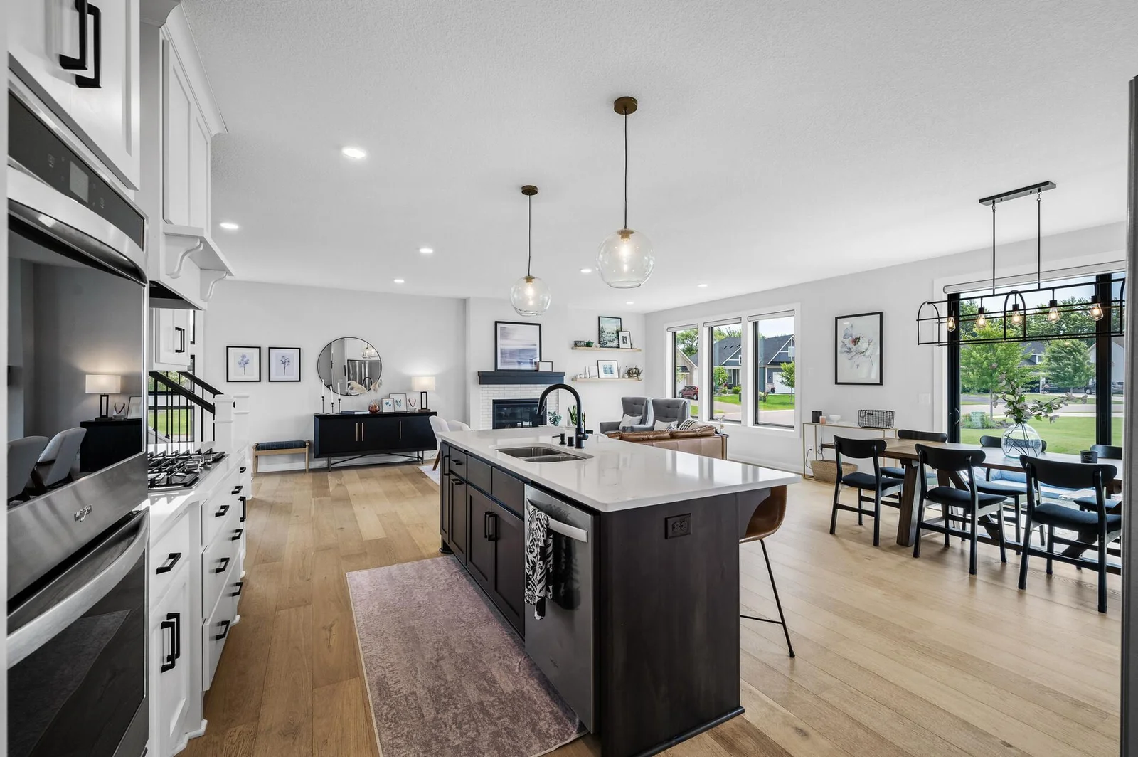 Open concept, great for entertaining!