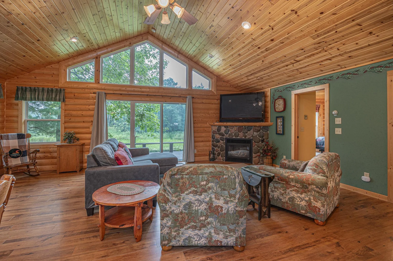 Large windows allow the sunshine in and great water views