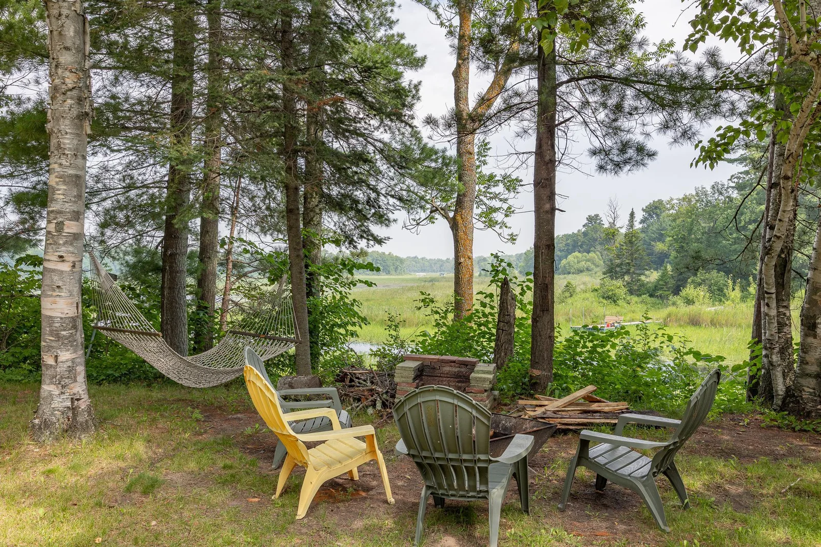 Come and relax at the lake