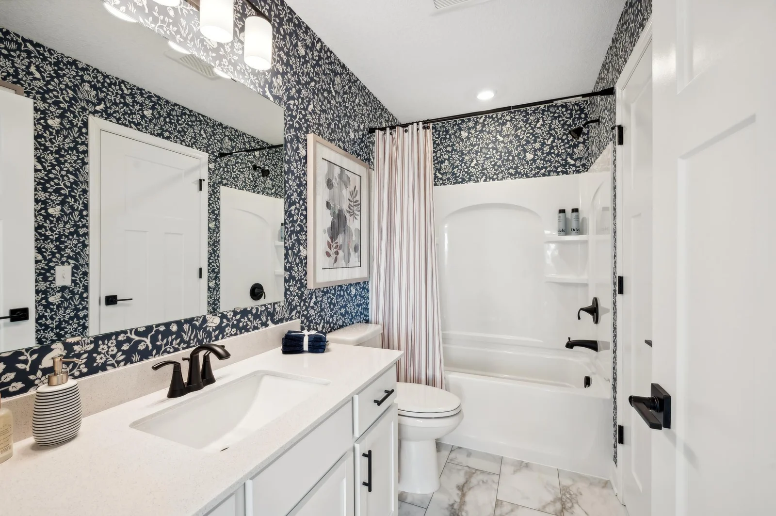 (Photo of the model home, actual finishes may vary)