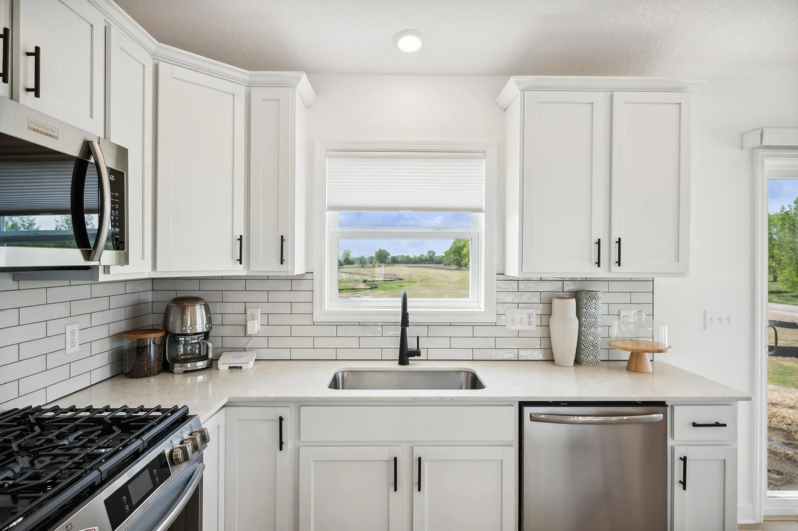 (Photo of the model home, actual finishes may vary)