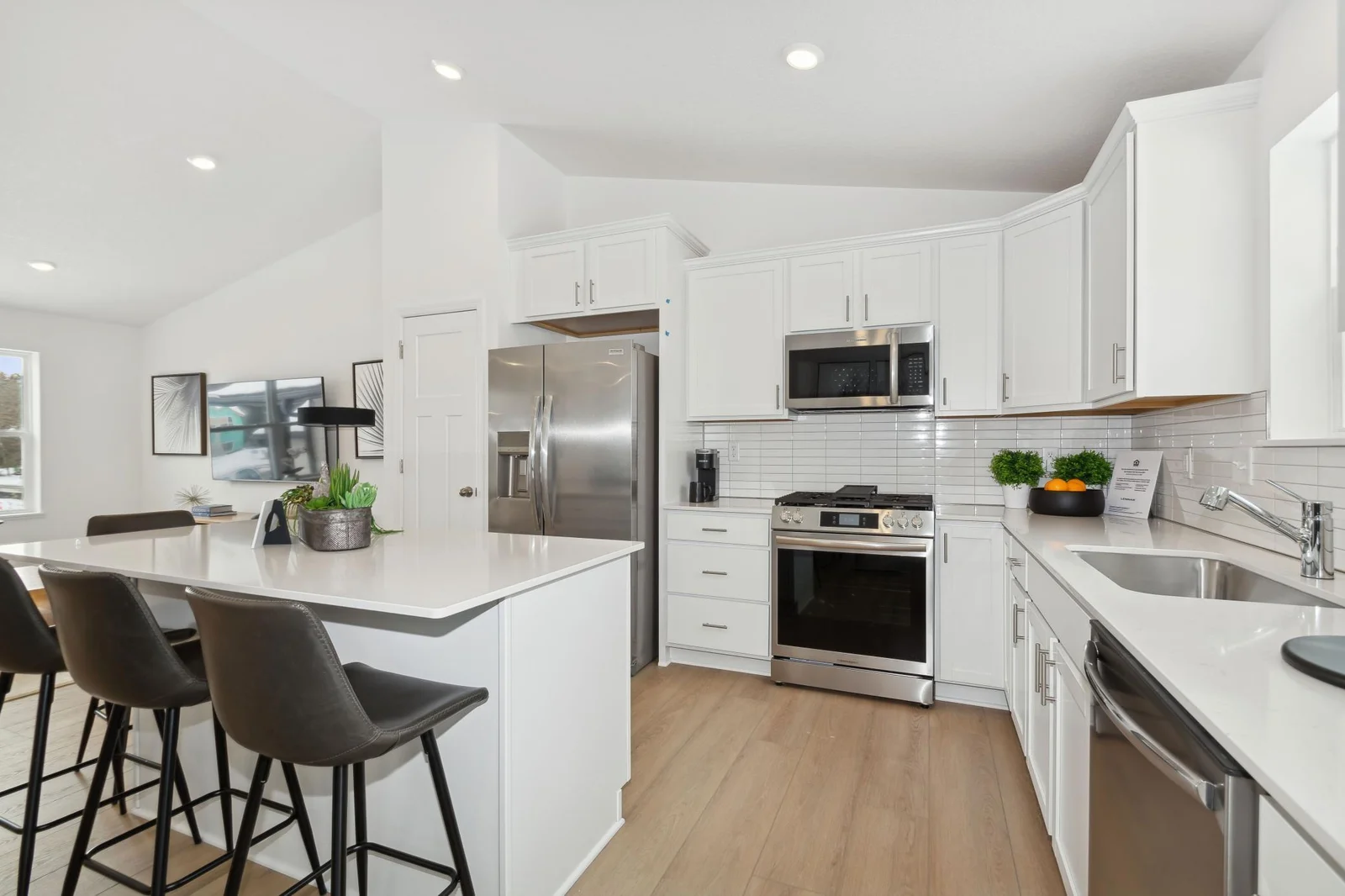(Photo of the model home, finishes may vary)