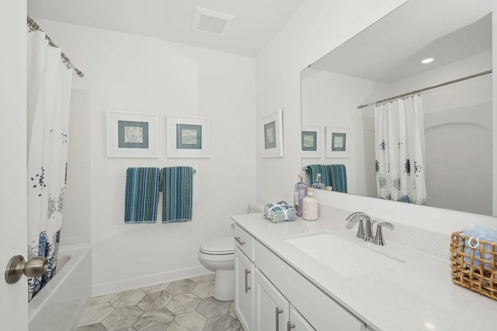 (Photo of the model home, finishes may vary)