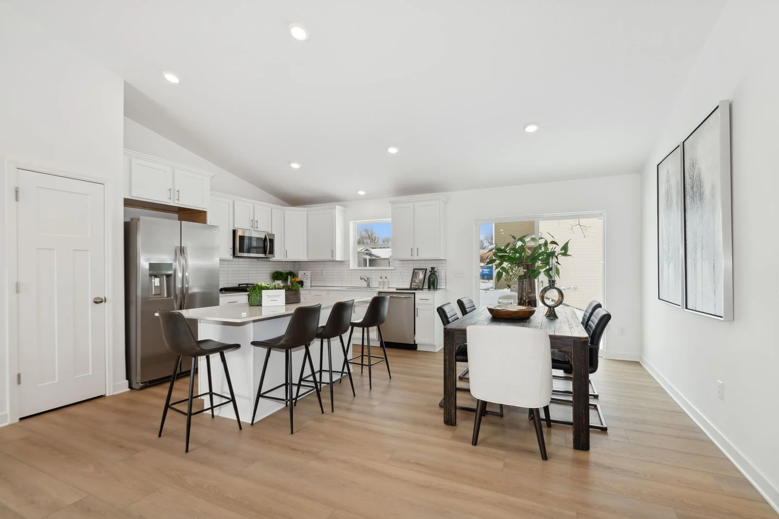 (Photo of the model home, finishes may vary)