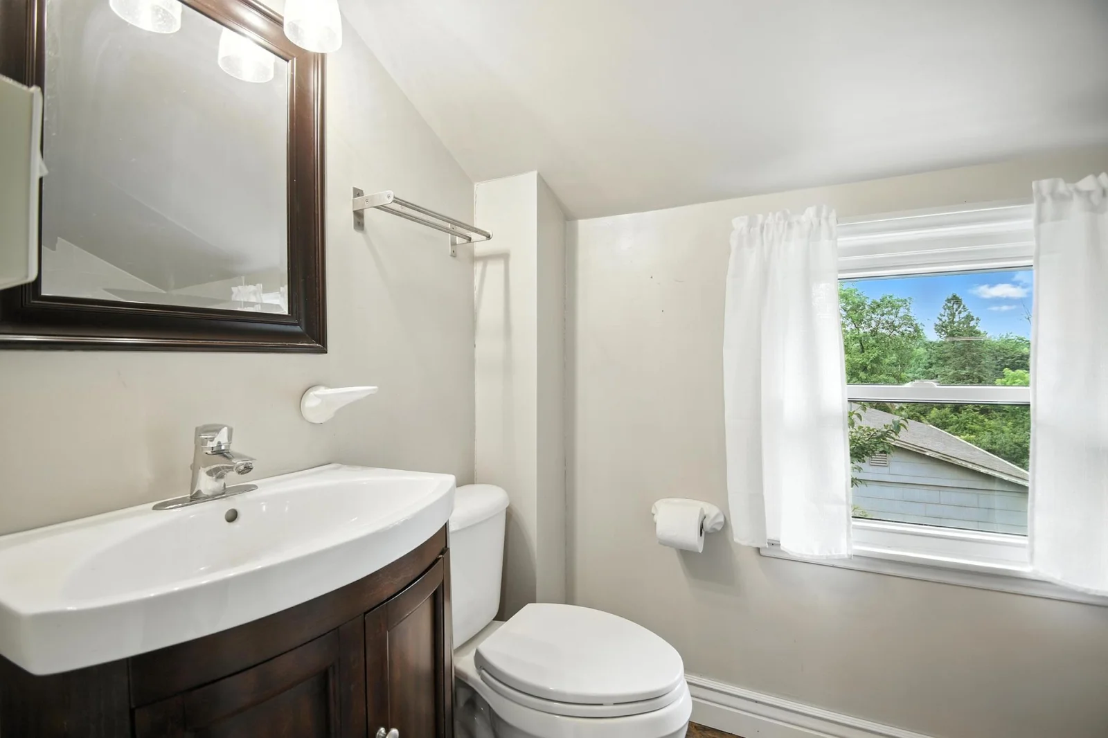 Upper Level Bath