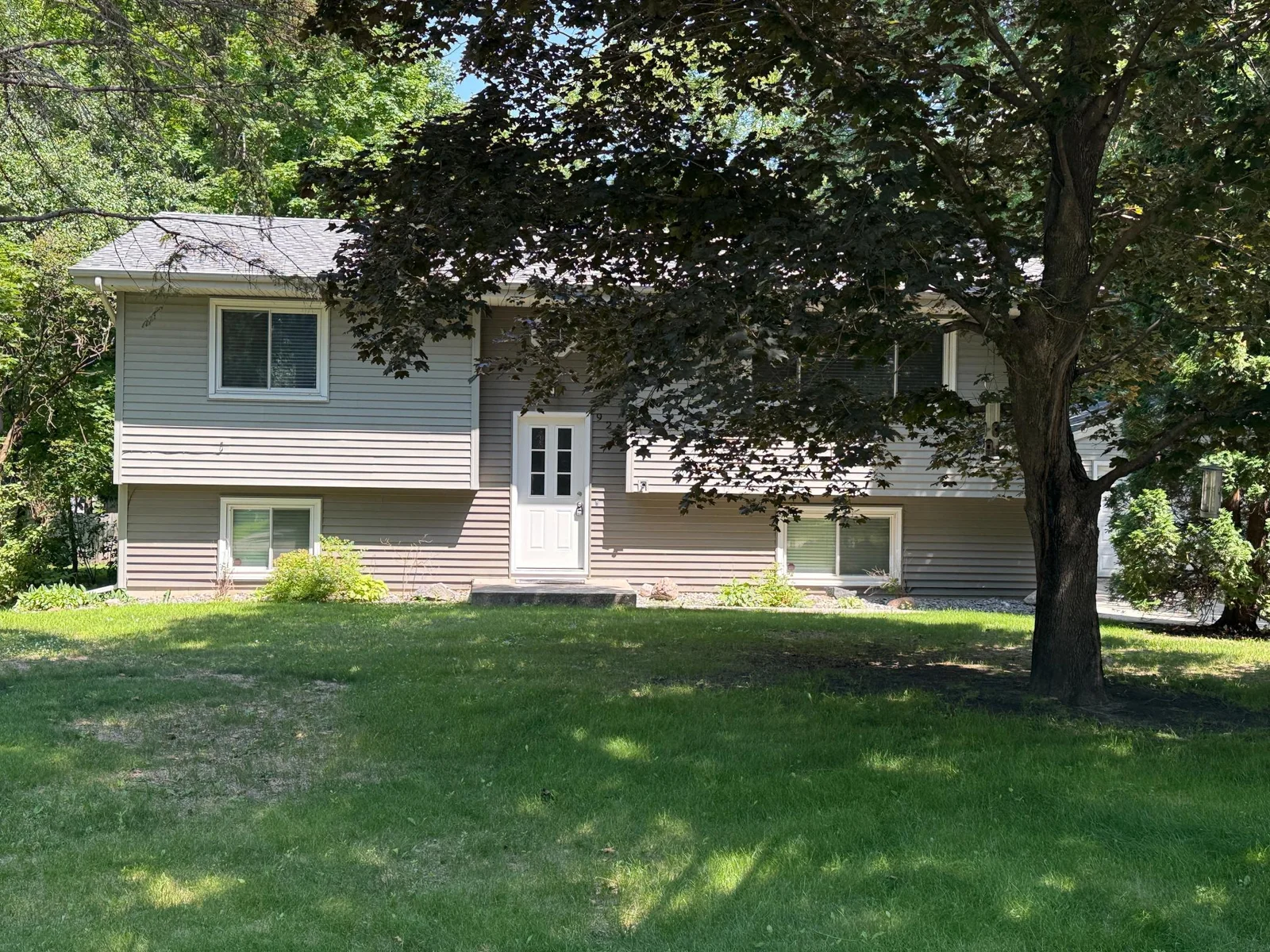925 Holcombe Avenue, Litchfield