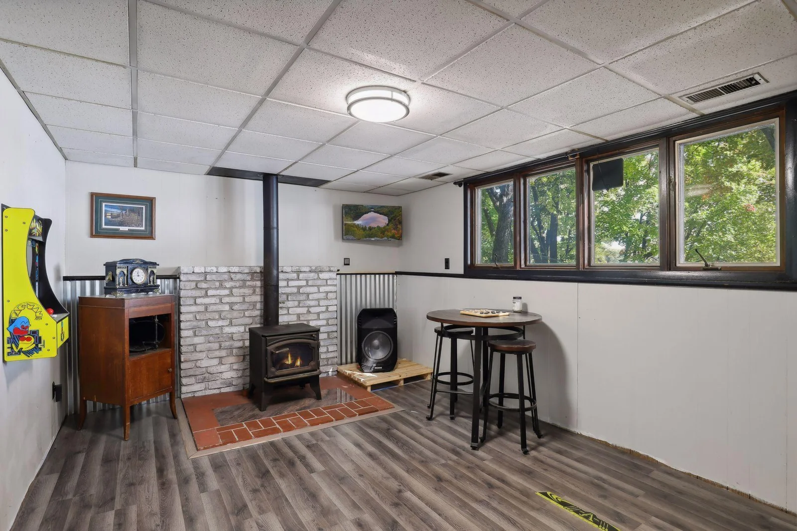 Family/Game room in lower levle Lake view as well