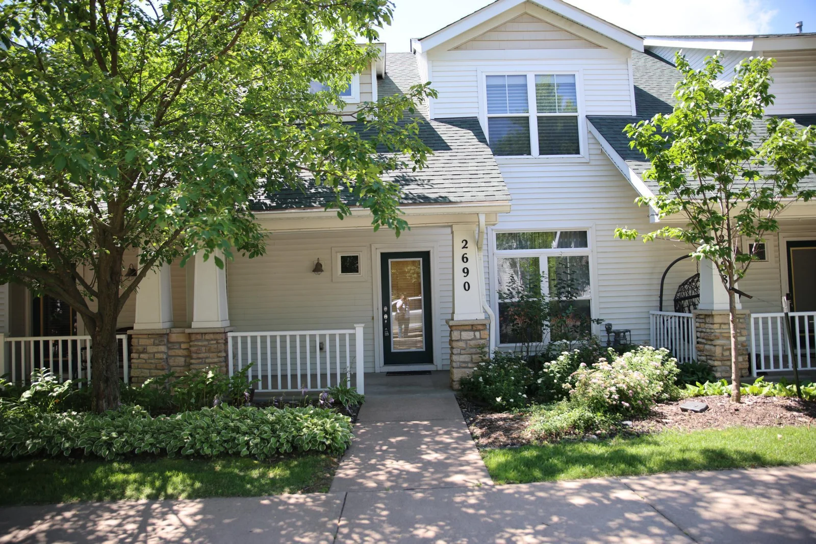 2690 Pinkspire Lane, Maplewood