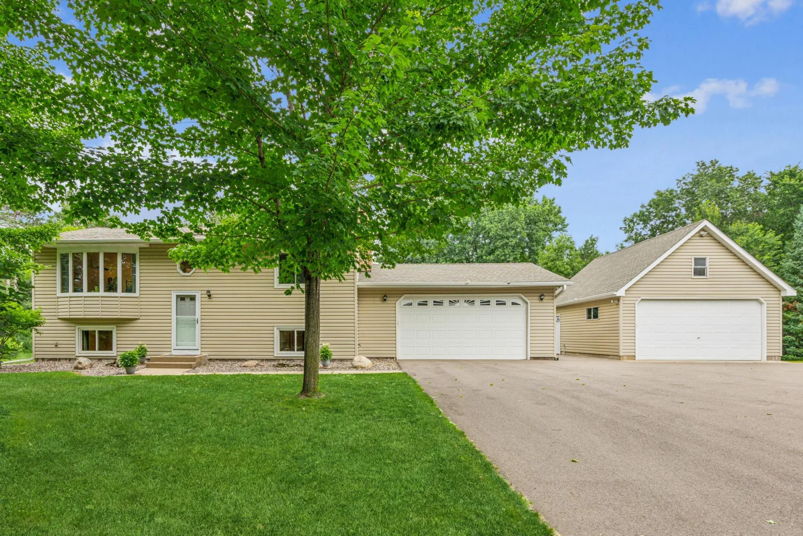 487 Lois Lane, Lino Lakes