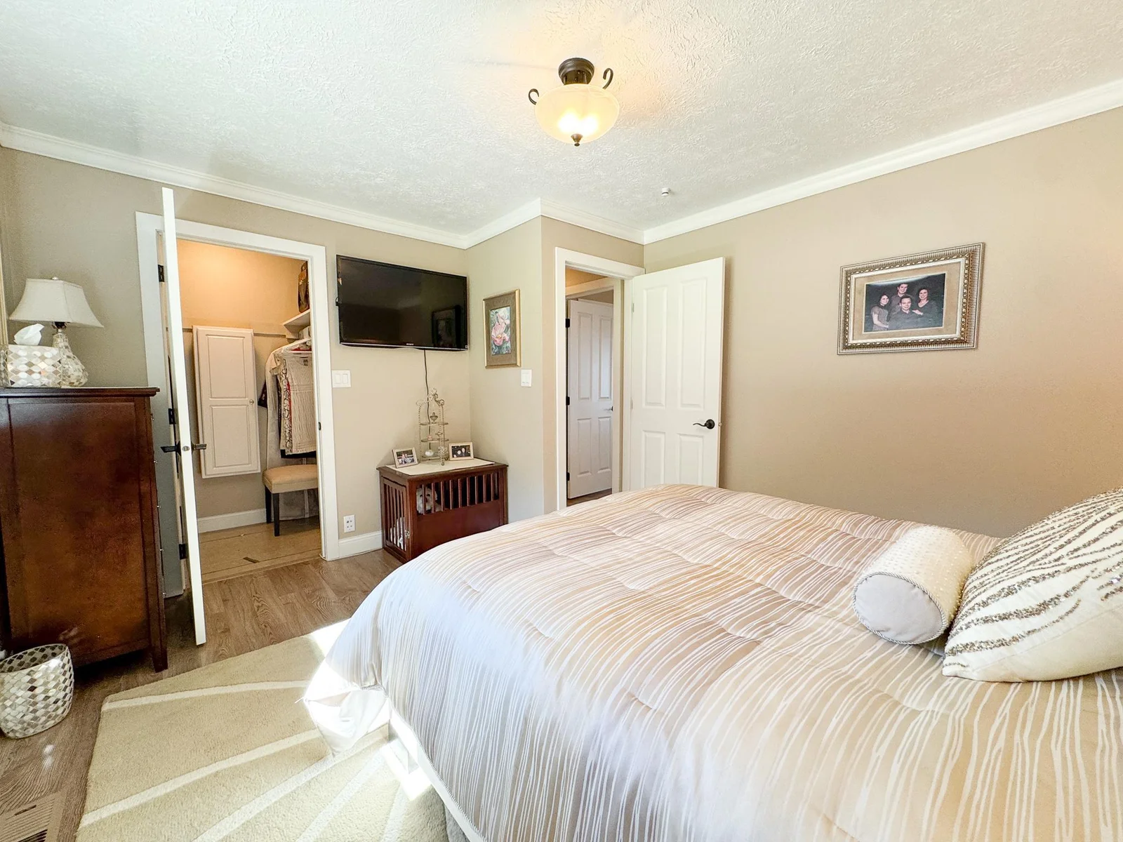 Bedroom 1.jpg