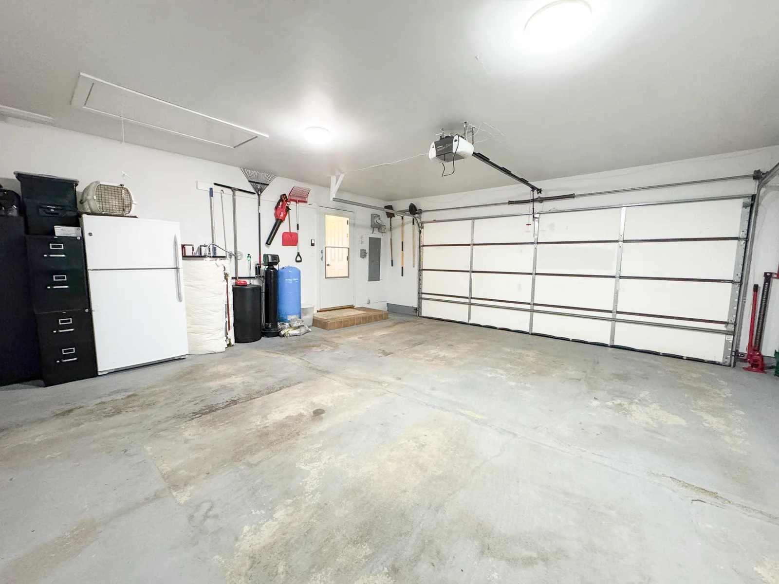 Garage 1.jpg
