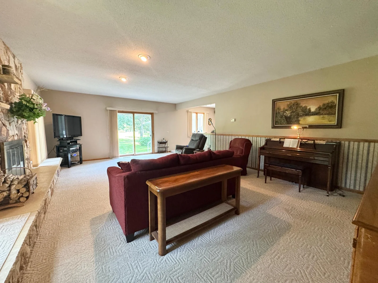 Living Room 2.jpeg
